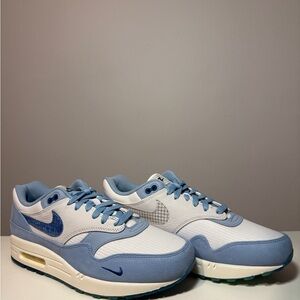 Nike Air Max Day 1 Low-Top Sneakers in White and Light Blue NIB